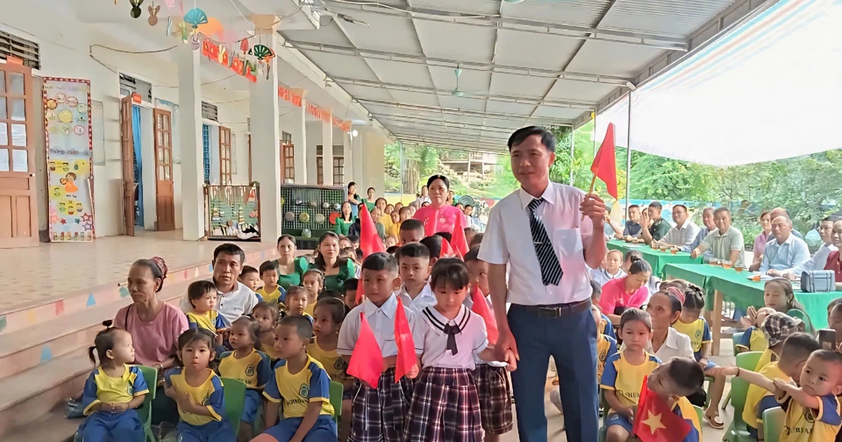 View - Học sinh vùng lũ Nghệ An hân hoan khai giảng năm học mới | Báo Tri thức và Cuộc sống - TIN TỨC PHỔ BIẾN KIẾN THỨC 24H