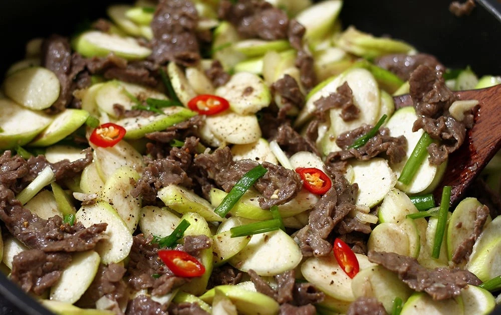 View - Mùa niễng về, đem xào thịt bò nóng hổi ăn là mê | Báo Tri thức và Cuộc sống - TIN TỨC PHỔ BIẾN KIẾN THỨC 24H