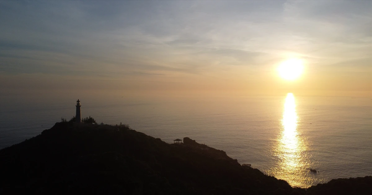 View - Tết Dương lịch rủ nhau lên Mũi Điện săn bình minh sớm đón chào năm mới | Báo Tri thức và Cuộc sống - TIN TỨC PHỔ BIẾN KIẾN THỨC 24H