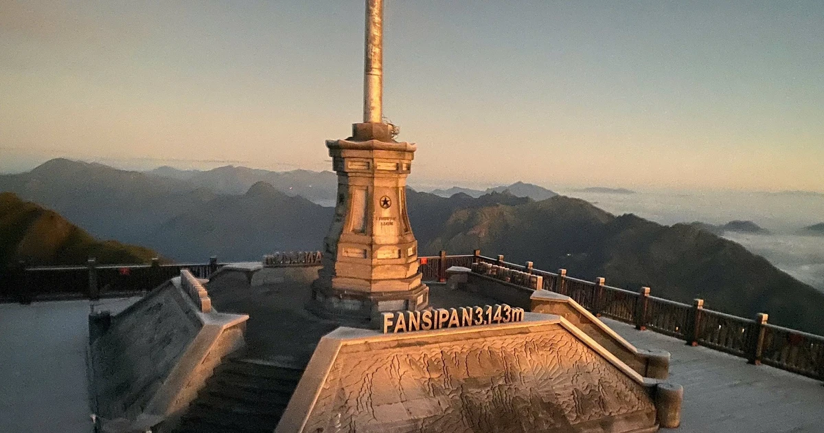 View - Băng giá phủ trắng Fansipan, du khách háo hức săn khoảnh khắc đầu mùa | Báo Tri thức và Cuộc sống - TIN TỨC PHỔ BIẾN KIẾN THỨC 24H