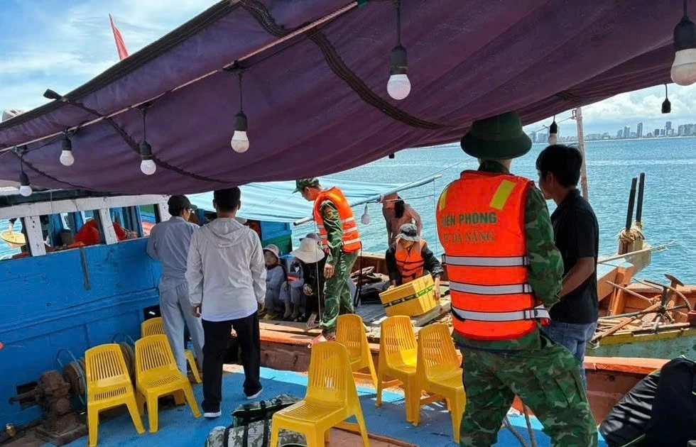 Gallery - Cẩn trọng với tour câu mực đêm tự phát ở Đà Nẵng | Báo Tri thức và Cuộc sống - TIN TỨC PHỔ BIẾN KIẾN THỨC 24H