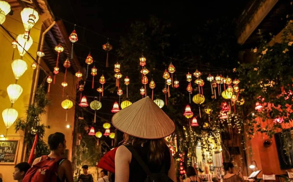 View - Ngắm phố cổ Hội An bừng sáng trong đêm Trung thu ngập sắc đèn lồng | Báo Tri thức và Cuộc sống - TIN TỨC PHỔ BIẾN KIẾN THỨC 24H