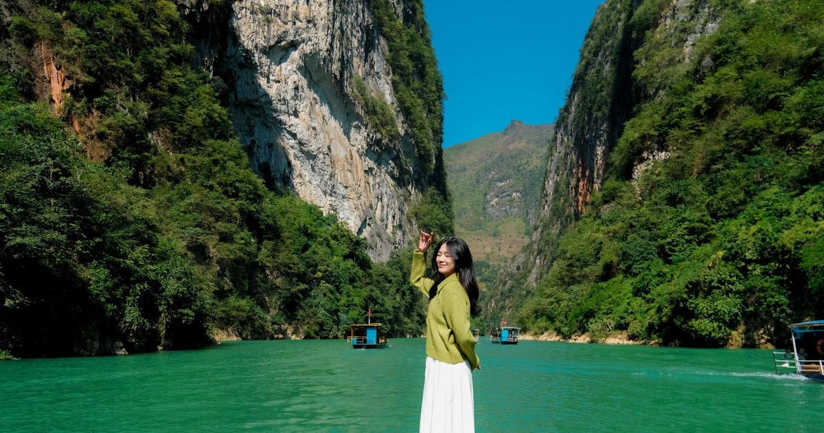 View - Du ngoạn sông Nho Quế kỳ quan xanh giữa cao nguyên đá | Báo Tri thức và Cuộc sống - TIN TỨC PHỔ BIẾN KIẾN THỨC 24H