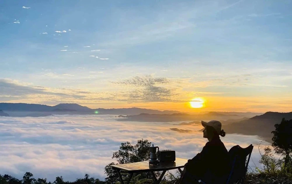 View - Đồn Đèn điểm chạm mây mới của Thái Nguyên khiến du khách mê mẩn | Báo Tri thức và Cuộc sống - TIN TỨC PHỔ BIẾN KIẾN THỨC 24H