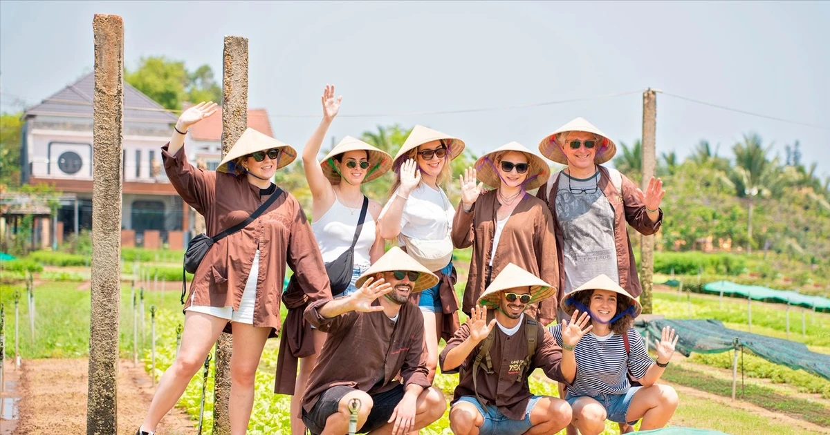 View - Miền Trung hút khách với tour trải nghiệm làm nông dân | Báo Tri thức và Cuộc sống - TIN TỨC PHỔ BIẾN KIẾN THỨC 24H