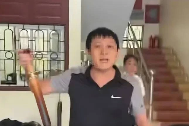 View - Đình chỉ công tác cán bộ thuế xưng “mày - tao” với người dân | Báo Tri thức và Cuộc sống - TIN TỨC PHỔ BIẾN KIẾN THỨC 24H