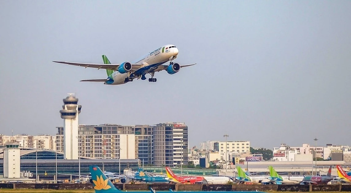 View - Giá vé máy bay đến Hà Nội dịp 2/9 tăng vọt, khách sạn "kín phòng" | Báo Tri thức và Cuộc sống - TIN TỨC PHỔ BIẾN KIẾN THỨC 24H