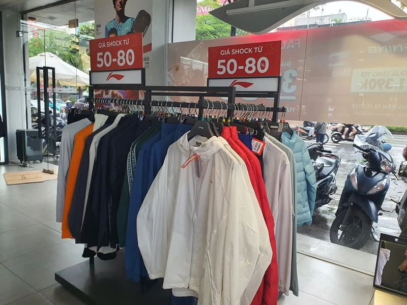 View - Nhiều mặt hàng giảm giá sâu ngày 11/11, khách vẫn "thờ ơ" | Báo Tri thức và Cuộc sống - TIN TỨC PHỔ BIẾN KIẾN THỨC 24H