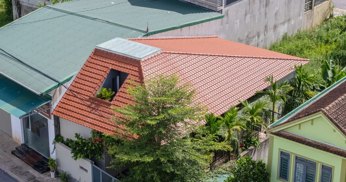Nhà một gian với mái dốc phủ ngói độc đáo ở Nghệ An
