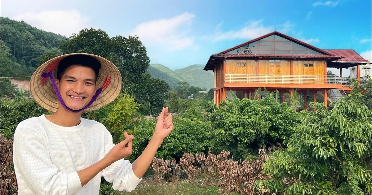 View - Cận cảnh ngôi nhà ốp 8.000 thanh gỗ Mạc Văn Khoa tặng bố mẹ | Báo Tri thức và Cuộc sống - TIN TỨC PHỔ BIẾN KIẾN THỨC 24H