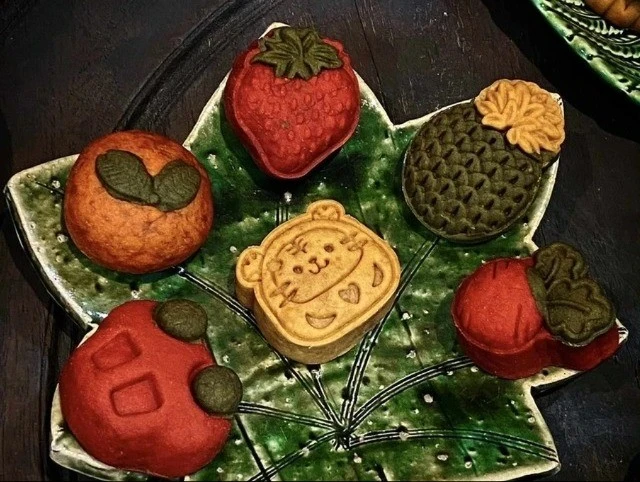 View - Bánh trung thu mini siêu đáng yêu hút khách | Báo Tri thức và Cuộc sống - TIN TỨC PHỔ BIẾN KIẾN THỨC 24H