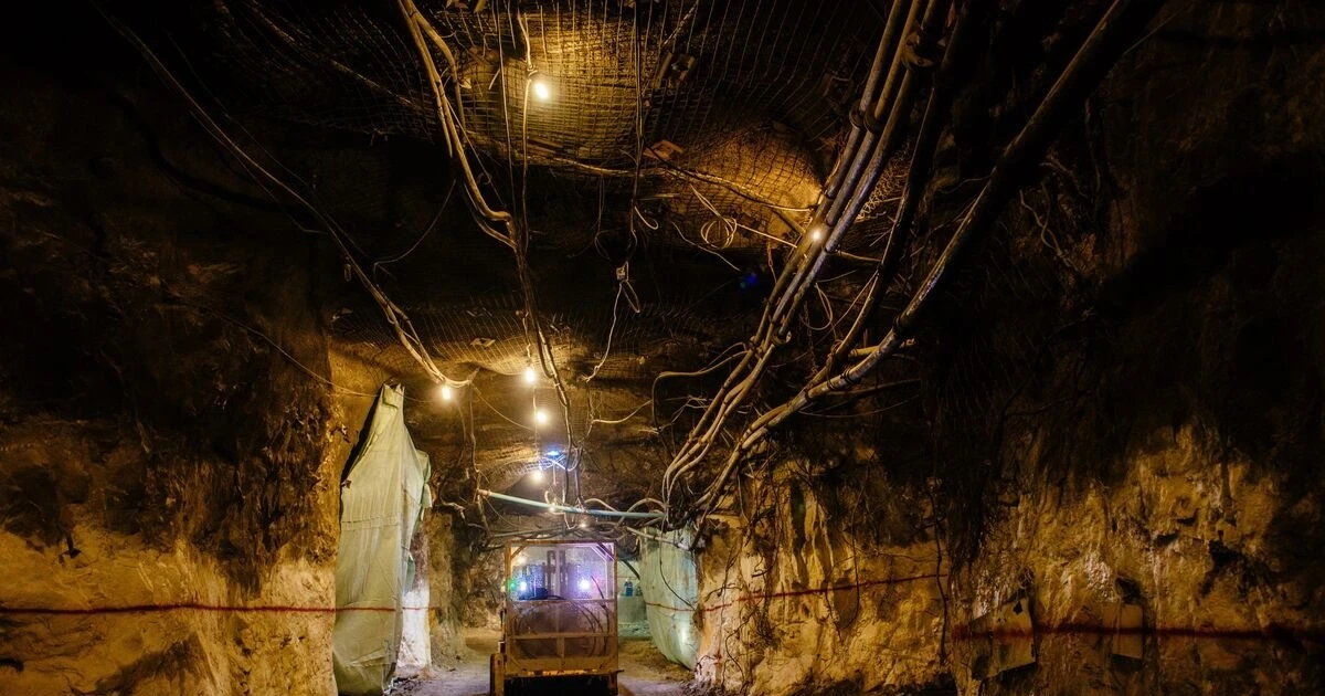 View - Tận mục cảnh khai thác mỏ vàng khổng lồ dưới lòng đất | Báo Tri thức và Cuộc sống - TIN TỨC PHỔ BIẾN KIẾN THỨC 24H