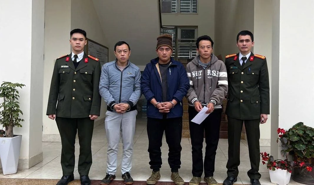 Gallery - Bắt khẩn cấp 3 đối tượng tàng trữ trái phép vũ khí quân dụng ở Cao Bằng | Báo Tri thức và Cuộc sống - TIN TỨC PHỔ BIẾN KIẾN THỨC 24H