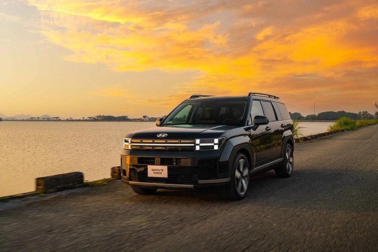 View - Hyundai SantaFe Hybrid 2026 hơn 1,3 tỷ tại Việt Nam, "ăn xăng" 6,37l/100km | Báo Tri thức và Cuộc sống - TIN TỨC PHỔ BIẾN KIẾN THỨC 24H