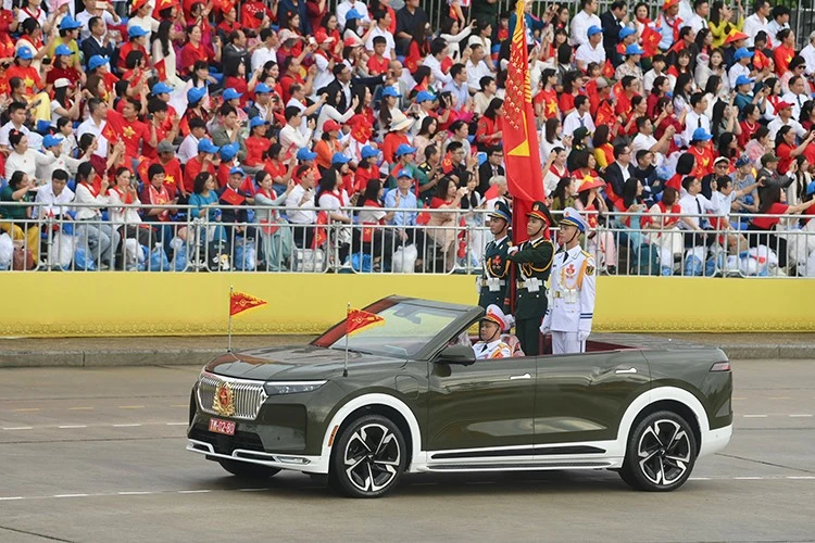 View - Tận thấy VinFast VF9 mui trần tại lễ tổng duyệt 80 năm Quốc khánh 2/9 | Báo Tri thức và Cuộc sống - TIN TỨC PHỔ BIẾN KIẾN THỨC 24H