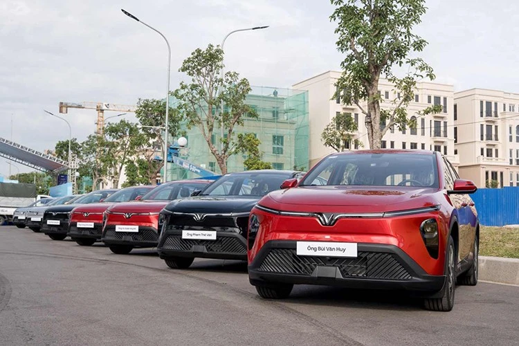 View - Top phụ kiện "đáng tiền" cho VinFast Limo Green khi chạy dịch vụ | Báo Tri thức và Cuộc sống - TIN TỨC PHỔ BIẾN KIẾN THỨC 24H