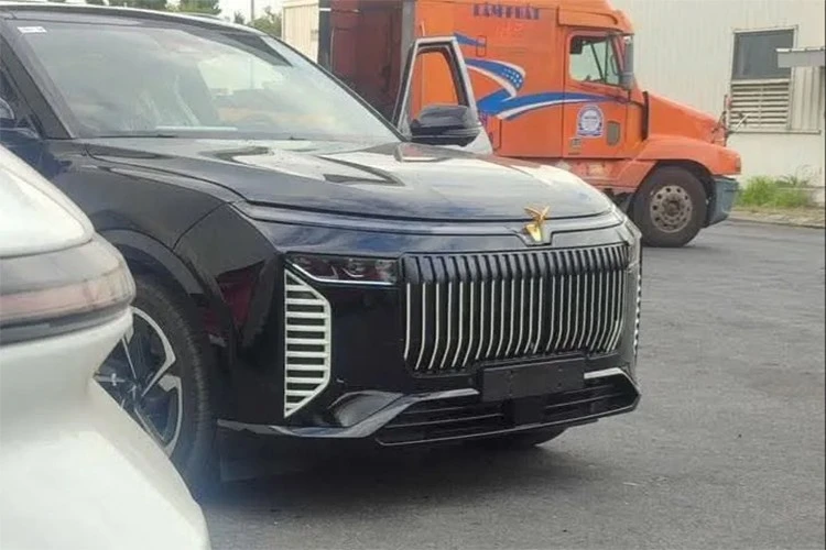 View - VinFast VF9 phiên bản đặc biệt lộ diện ảnh thực tế | Báo Tri thức và Cuộc sống - TIN TỨC PHỔ BIẾN KIẾN THỨC 24H