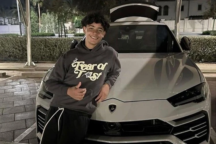 View -  Ronaldo tặng con trai siêu xe Lamborghini Urus hơn 7,8 tỷ đồng | Báo Tri thức và Cuộc sống - TIN TỨC PHỔ BIẾN KIẾN THỨC 24H
