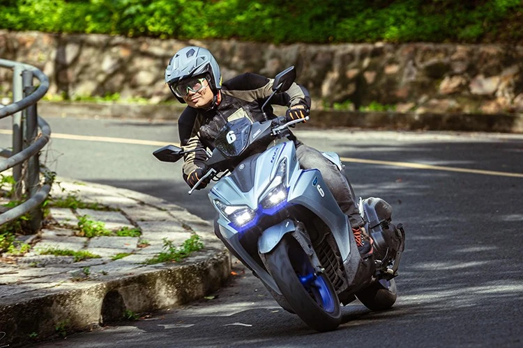 View - Xe ga Yamaha NVX 155 2025 có đáng để đi "phượt"? | Báo Tri thức và Cuộc sống - TIN TỨC PHỔ BIẾN KIẾN THỨC 24H