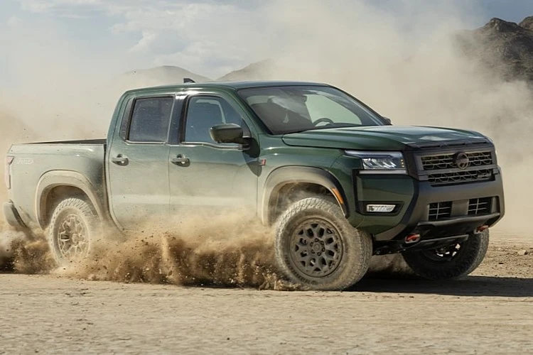 Nissan Frontier PRO-4X R 2026 có bản nâng cấp, "đấu" Ford Ranger Raptor