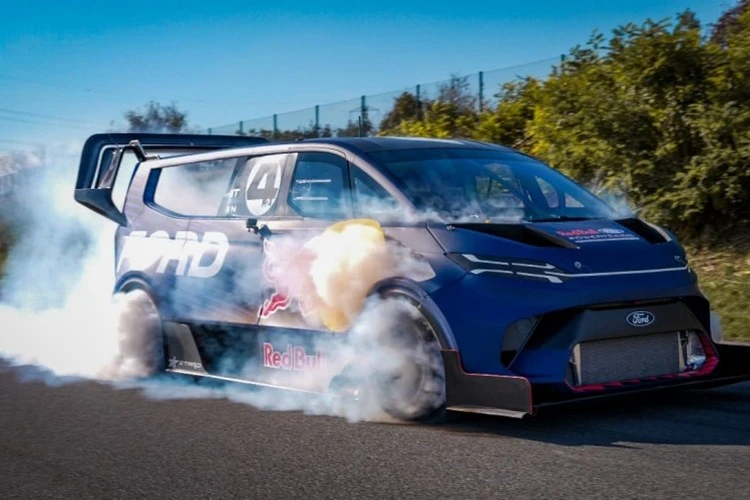 View -  Chiếc minivan Ford Transit này khiến siêu xe đắt tiền phải "ngửi khói" | Báo Tri thức và Cuộc sống - TIN TỨC PHỔ BIẾN KIẾN THỨC 24H