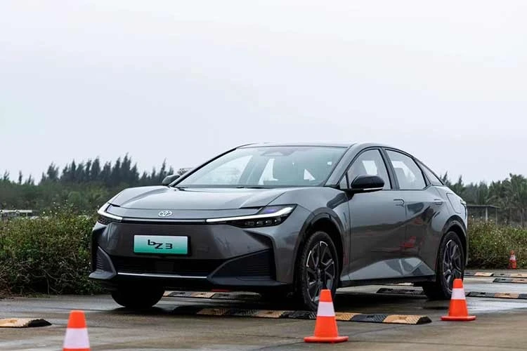 Gallery - Toyota bZ3 2026 ra mắt "sát vách" Việt Nam, chỉ từ 409 triệu đồng | Báo Tri thức và Cuộc sống - TIN TỨC PHỔ BIẾN KIẾN THỨC 24H