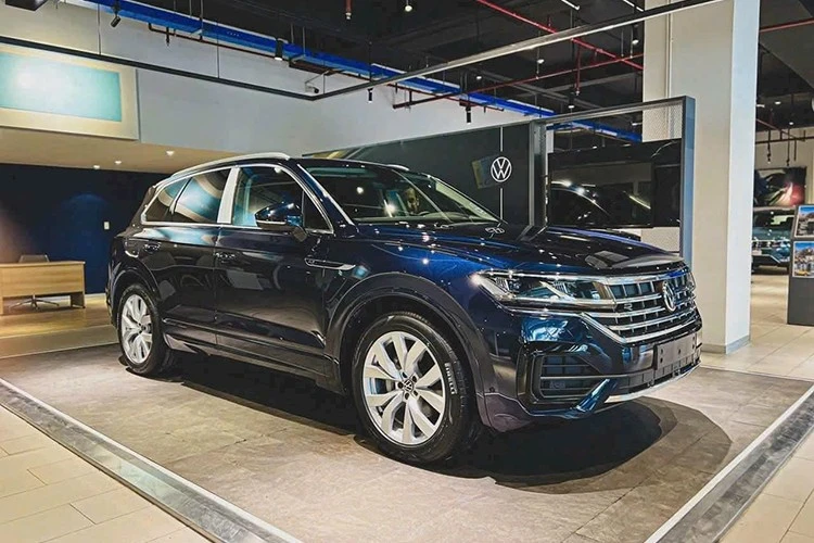 View - Volkswagen Touareg tại Việt Nam giảm "sốc" lên đến 330 triệu đồng | Báo Tri thức và Cuộc sống - TIN TỨC PHỔ BIẾN KIẾN THỨC 24H