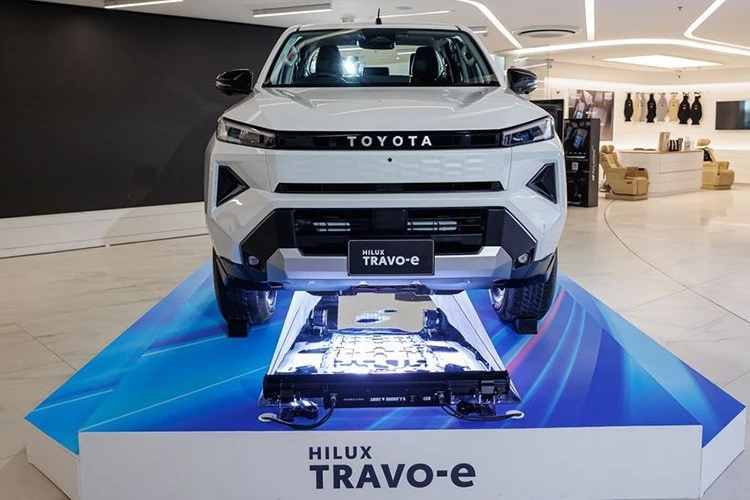 View - Chi tiết bán tải điện Toyota Hilux 2026 giá 1,2 tỷ, chạy 315 km/sạc | Báo Tri thức và Cuộc sống - TIN TỨC PHỔ BIẾN KIẾN THỨC 24H