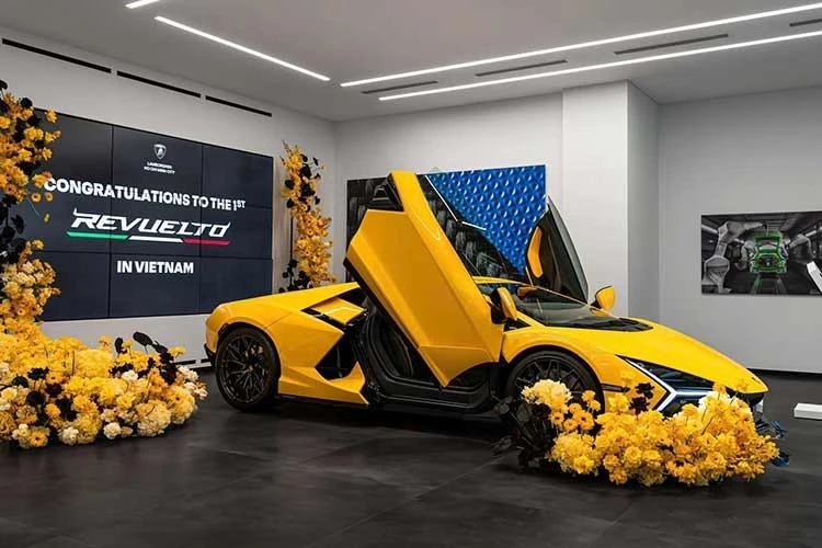 View - Đại gia Việt chi 44 tỷ đồng tậu "siêu bò" Lamborghini Revuelto | Báo Tri thức và Cuộc sống - TIN TỨC PHỔ BIẾN KIẾN THỨC 24H