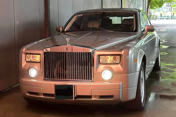 View - Rolls-Royce Phantom "đắp chiếu" 18 năm rao bán hơn 5 tỷ tại Hà Nội | Báo Tri thức và Cuộc sống - TIN TỨC PHỔ BIẾN KIẾN THỨC 24H