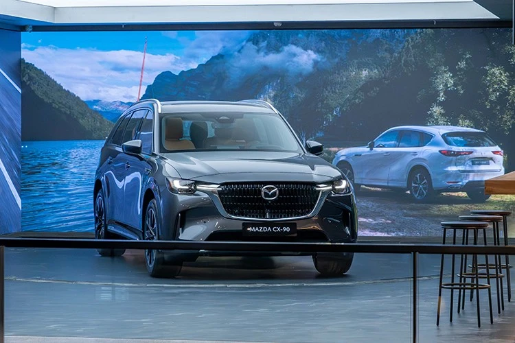 View - Cận cảnh Mazda CX-90 tại Việt Nam, SUV cao cấp khoảng hơn 2 tỷ đồng | Báo Tri thức và Cuộc sống - TIN TỨC PHỔ BIẾN KIẾN THỨC 24H