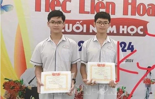 Gallery - Cách học Toán cùng chạm giải Nhất Quốc gia của cặp song sinh | Báo Tri thức và Cuộc sống - TIN TỨC PHỔ BIẾN KIẾN THỨC 24H