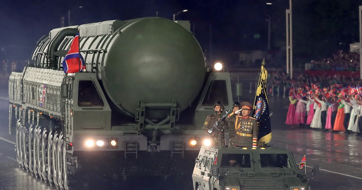 View - Triều Tiên duyệt binh quy mô lớn, ra mắt tên lửa đạn đạo liên lục địa tối tân | Báo Tri thức và Cuộc sống - TIN TỨC PHỔ BIẾN KIẾN THỨC 24H