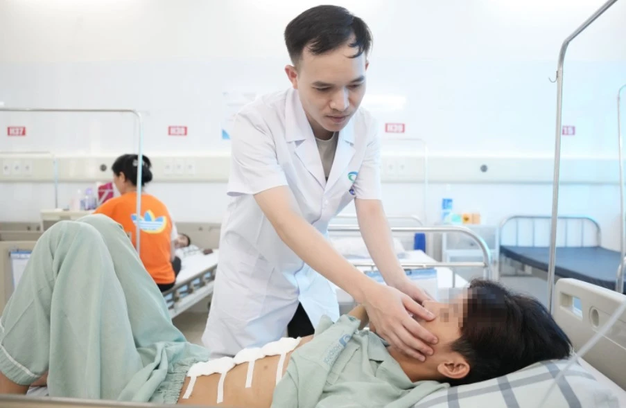 View - Đang khỏe mạnh đau bụng không ngờ sốc mất máu do vỡ u gan | Báo Tri thức và Cuộc sống - TIN TỨC PHỔ BIẾN KIẾN THỨC 24H