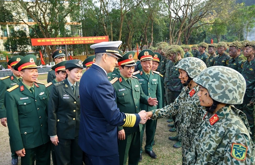 View - Bộ trưởng Quốc phòng Trung Quốc xem đặc công Việt Nam biểu diễn võ thuật | Báo Tri thức và Cuộc sống - TIN TỨC PHỔ BIẾN KIẾN THỨC 24H
