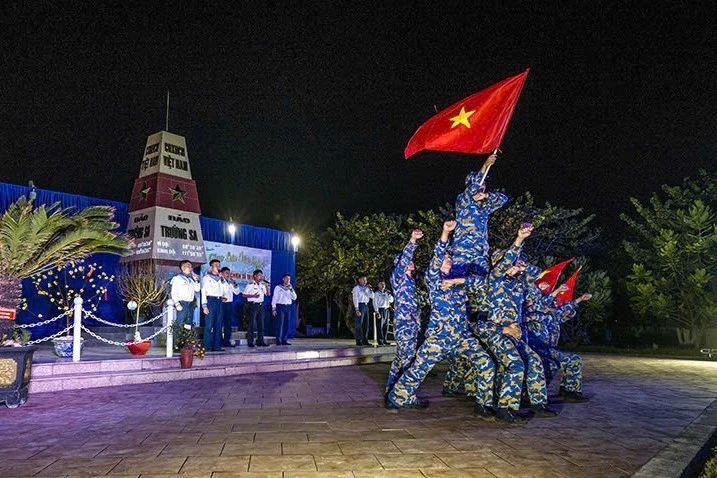 Gallery - Trường Sa - Không xa (Kỳ 2): Niềm tin về Đảng giữa trùng khơi | Báo Tri thức và Cuộc sống - TIN TỨC PHỔ BIẾN KIẾN THỨC 24H