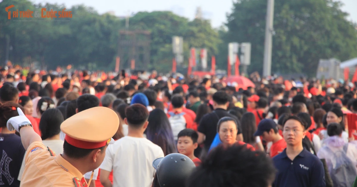 View - Người dân đổ về sân vận động Mỹ Đình "đu" concert quốc gia đặc biệt | Báo Tri thức và Cuộc sống - TIN TỨC PHỔ BIẾN KIẾN THỨC 24H