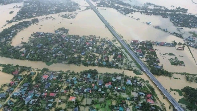 Sông Mã vượt mức lũ lịch sử, Thanh Hoá gồng gánh qua bão
