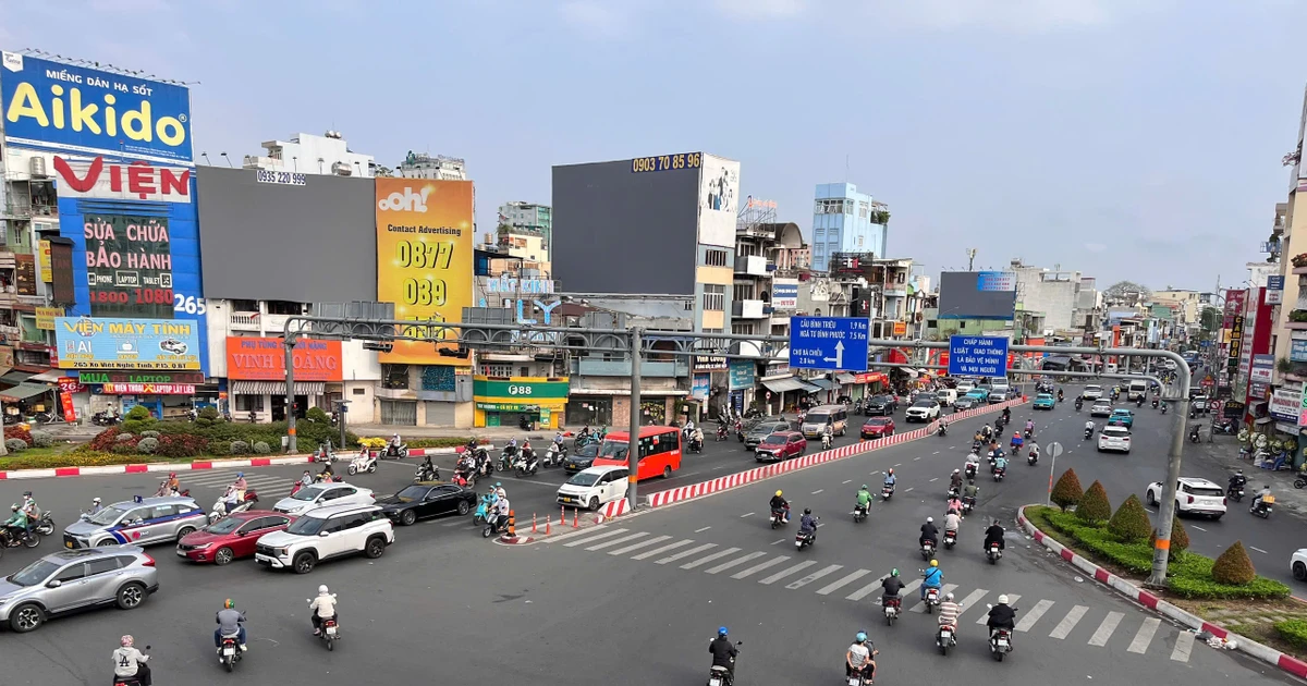 Gallery - Đường phố TP HCM thông thoáng ngày làm việc đầu năm mới | Báo Tri thức và Cuộc sống - TIN TỨC PHỔ BIẾN KIẾN THỨC 24H