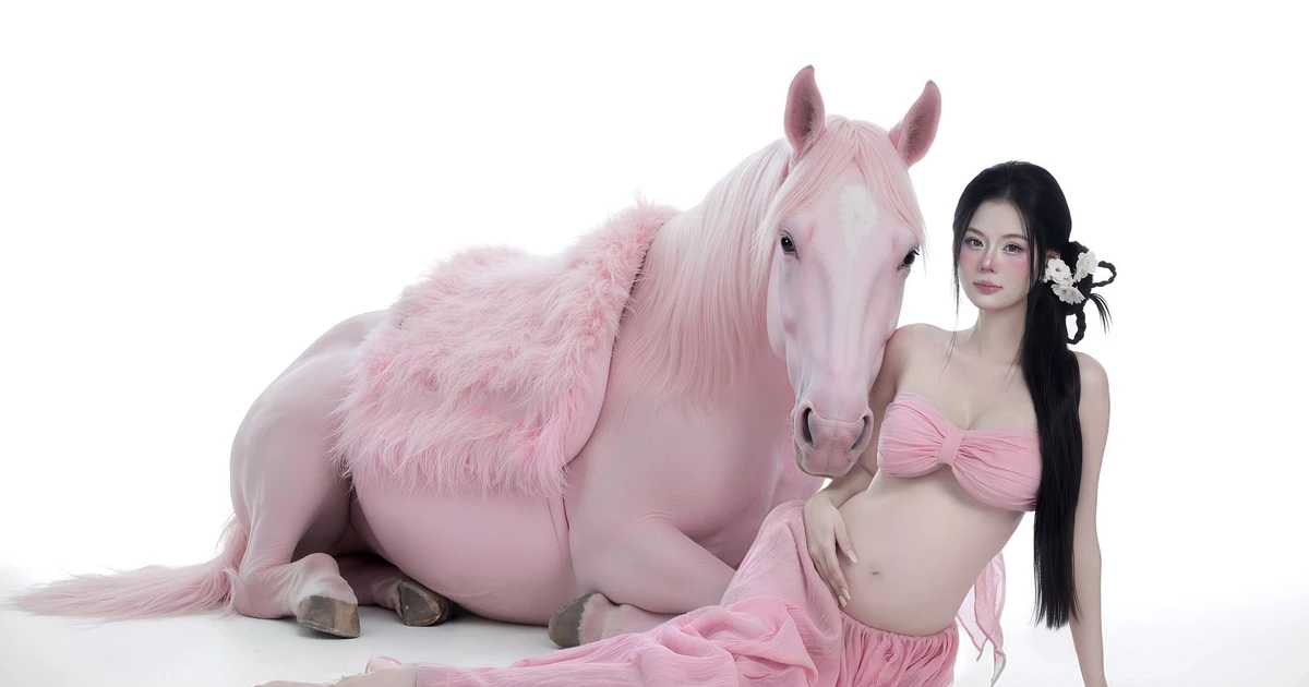 View - Danh tính mỹ nhân viral với bộ ảnh bầu bên chú ngựa hồng | Báo Tri thức và Cuộc sống - TIN TỨC PHỔ BIẾN KIẾN THỨC 24H