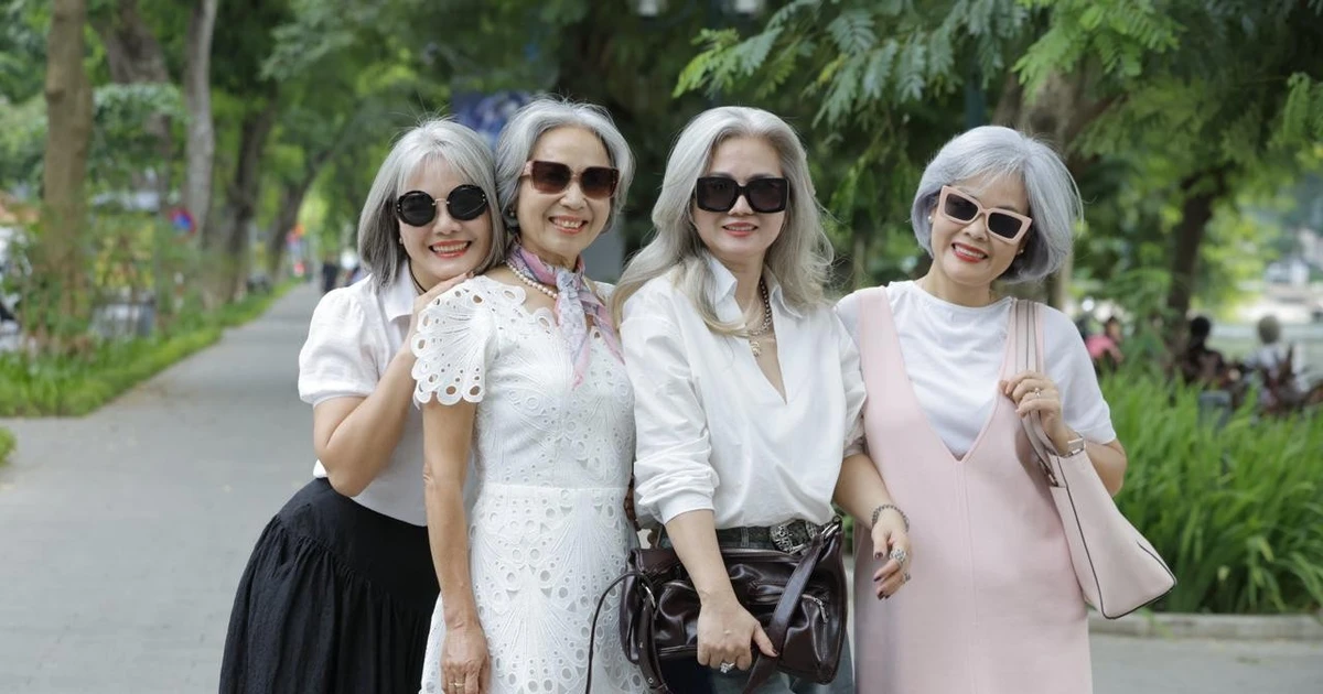 View - Hội 'chị đẹp tóc bạc' viral mạng xã hội nhờ thần thái 'cực slay' | Báo Tri thức và Cuộc sống - TIN TỨC PHỔ BIẾN KIẾN THỨC 24H