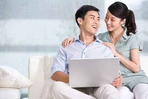 Vợ chồng cùng nghề, gắn bó hay ngột ngạt?