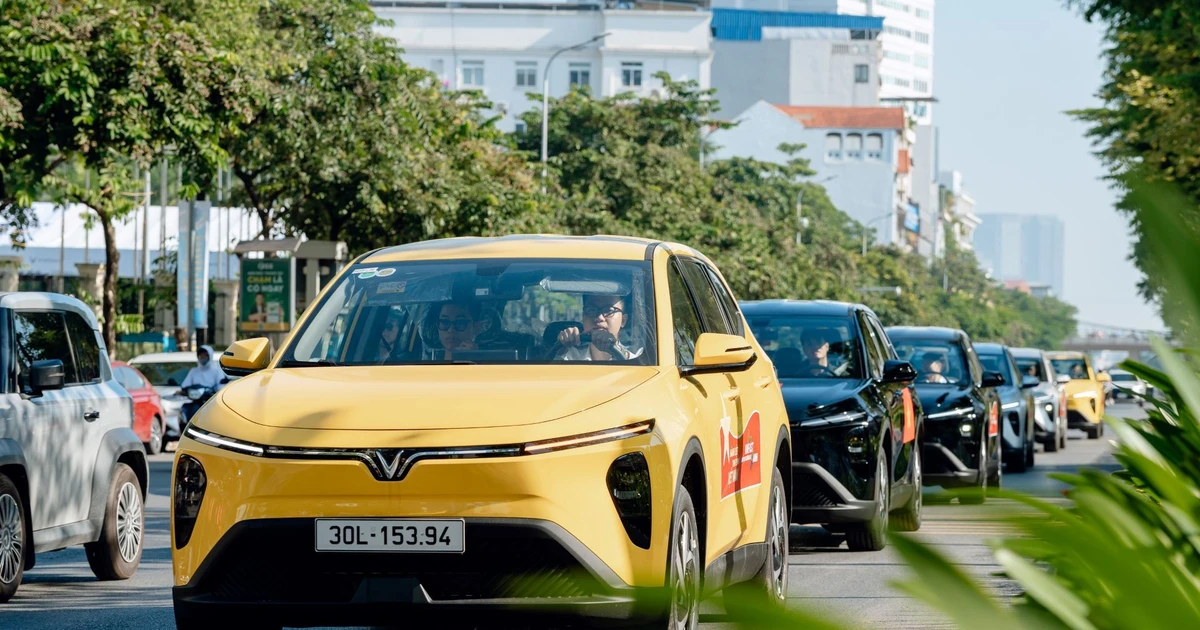 250 chiếc VinFast Limo Green đồng loạt bàn giao khắp 3 miền