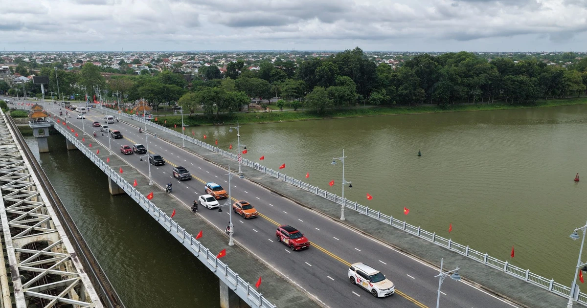 Hơn 200 xe ô tô VinFast từ 34 tỉnh thành hội ngộ trong hành trình