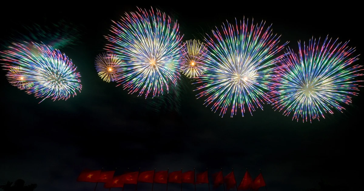 View - Sơ duyệt pháo hoa nghệ thuật quy mô lớn: Vừa hé lộ đã “đốn tim” người dân Thủ đô | Báo Tri thức và Cuộc sống - TIN TỨC PHỔ BIẾN KIẾN THỨC 24H