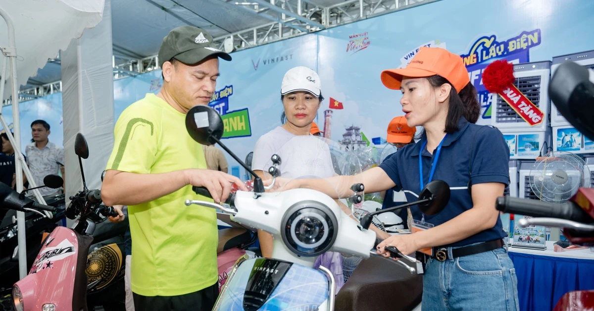 View - Người dân đổ xô đổi xe máy xăng cũ, lên đời xe máy điện mới | Báo Tri thức và Cuộc sống - TIN TỨC PHỔ BIẾN KIẾN THỨC 24H