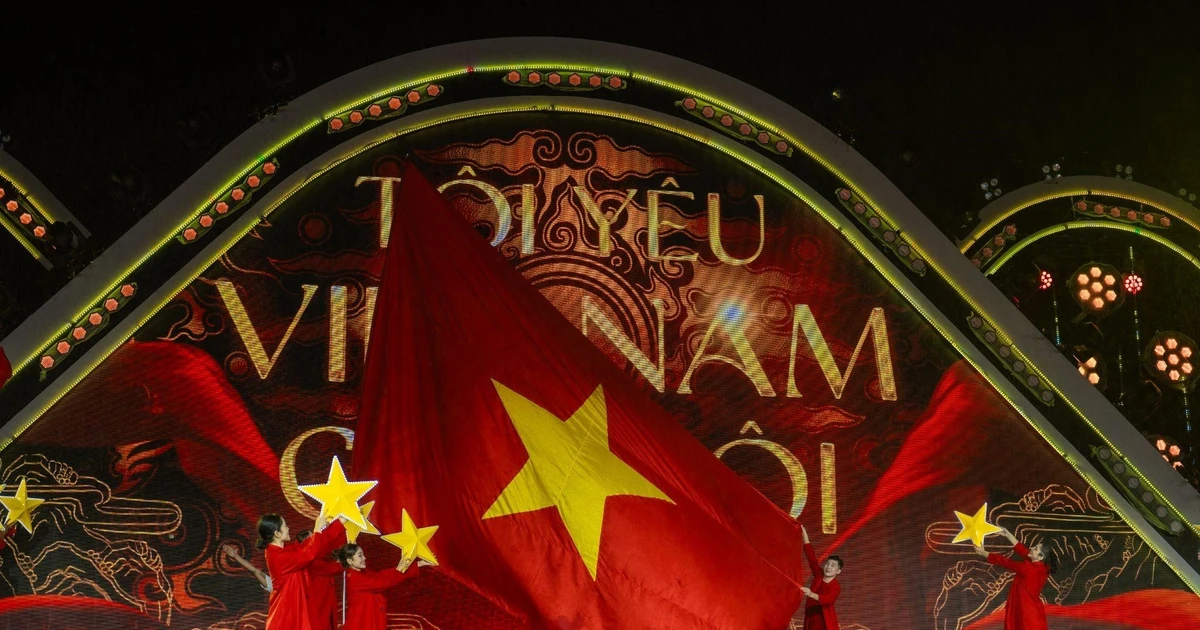 View - Du khách Đà Nẵng hào hứng với đêm tổng duyệt lễ hội pháo hoa | Báo Tri thức và Cuộc sống - TIN TỨC PHỔ BIẾN KIẾN THỨC 24H