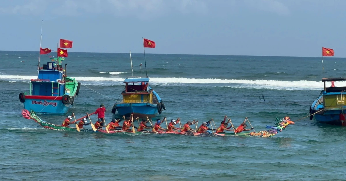 View - Rộn ràng đua thuyền khai xuân ở làng biển Phước Thiện | Báo Tri thức và Cuộc sống - TIN TỨC PHỔ BIẾN KIẾN THỨC 24H