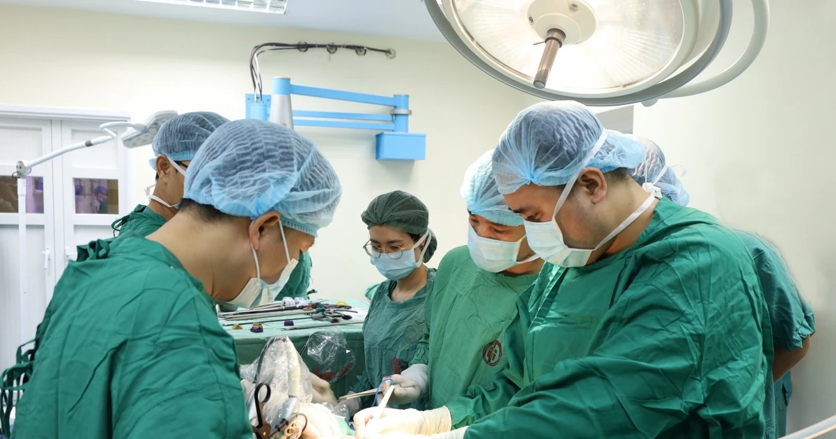 Người mẹ hiến thận cứu con trai mắc suy thận giai đoạn cuối