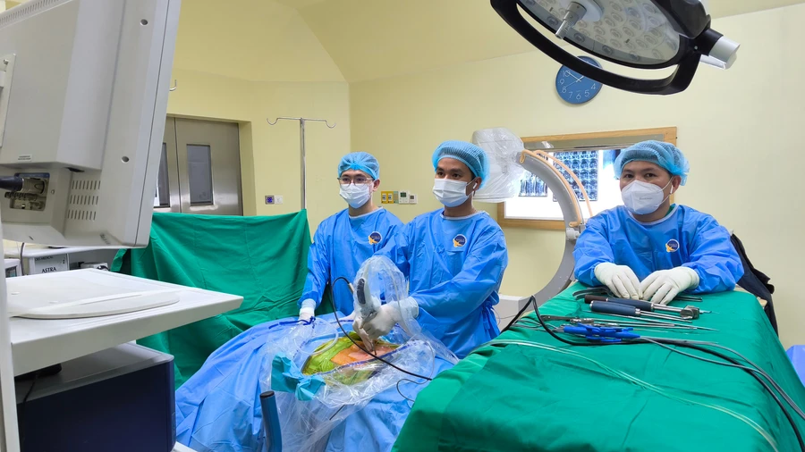 Nhờ phẫu thuật cột sống thức tỉnh, cụ ông 82 tuổi thoát liệt